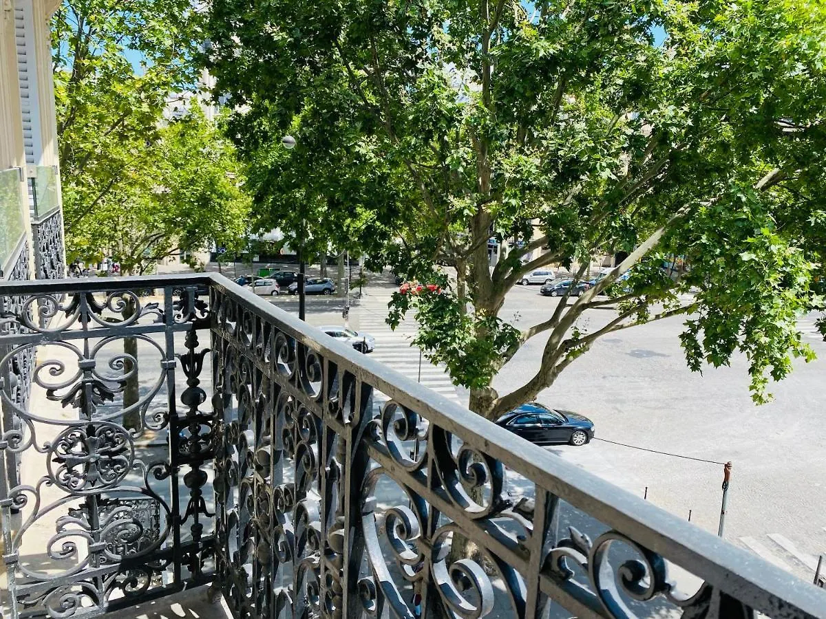 Daire Champs Elysees Paris