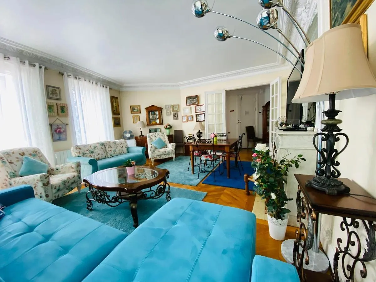 Champs Elysees Apartament